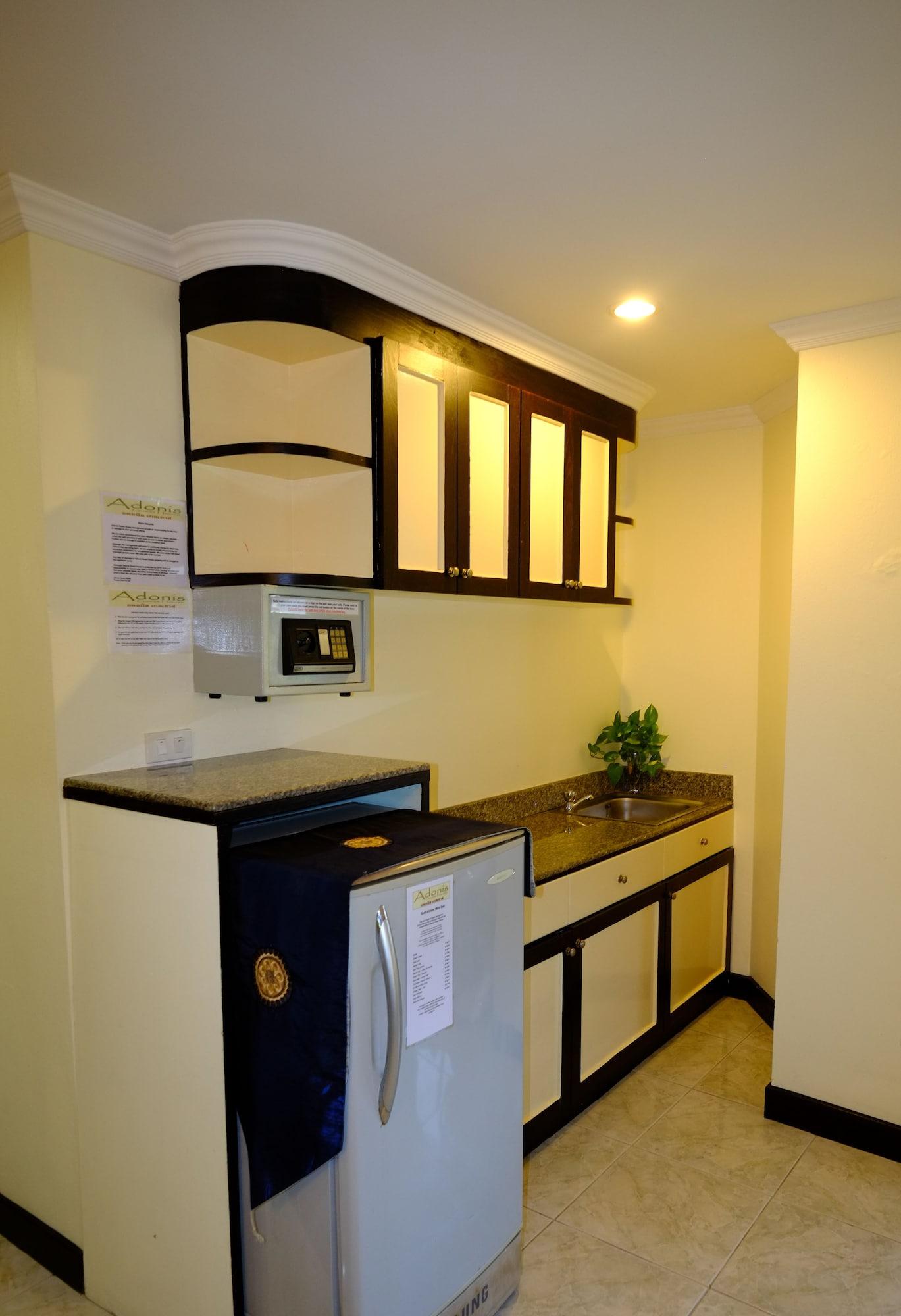 Adonis Guest House Patong Eksteriør billede