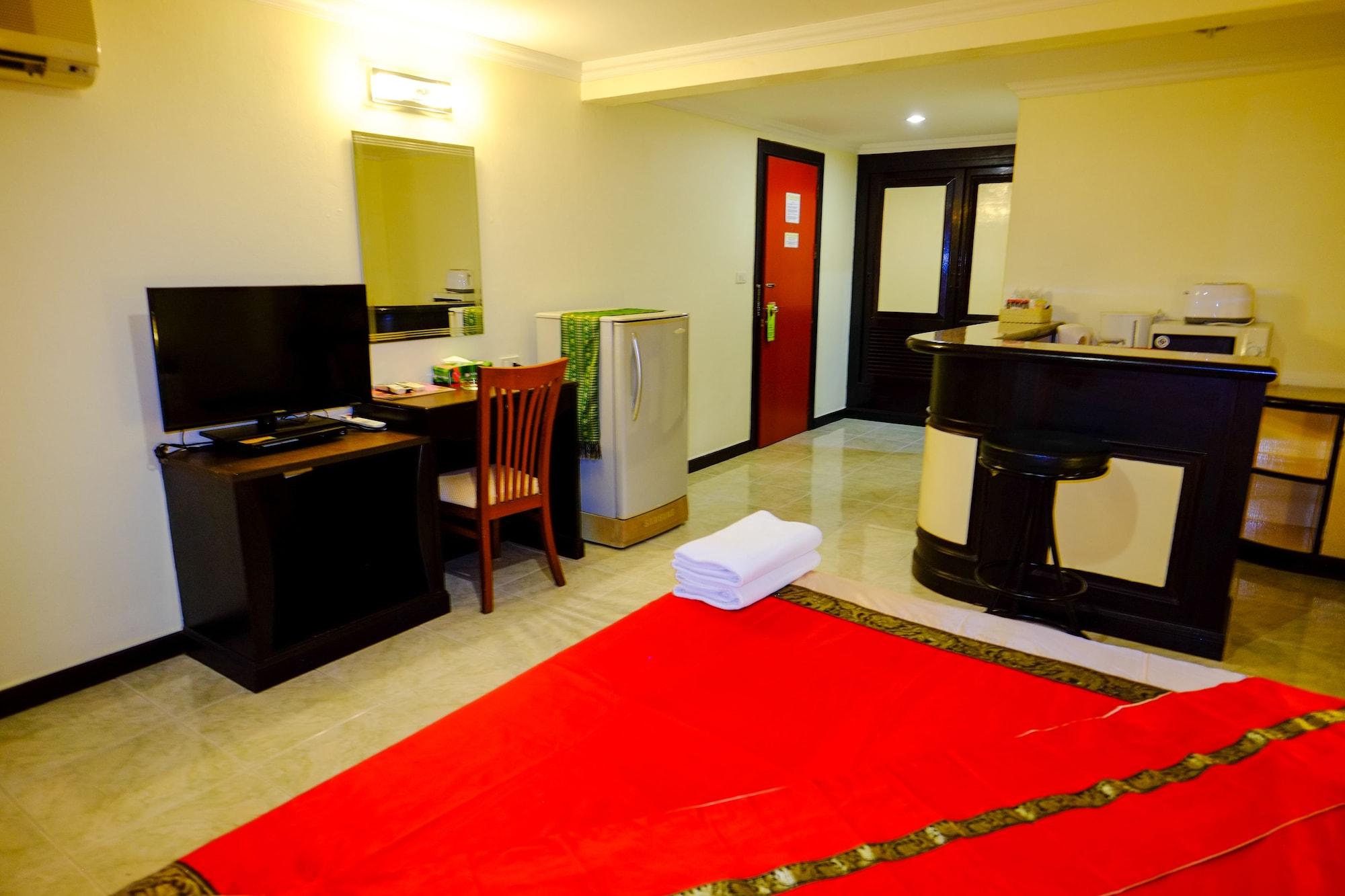 Adonis Guest House Patong Eksteriør billede
