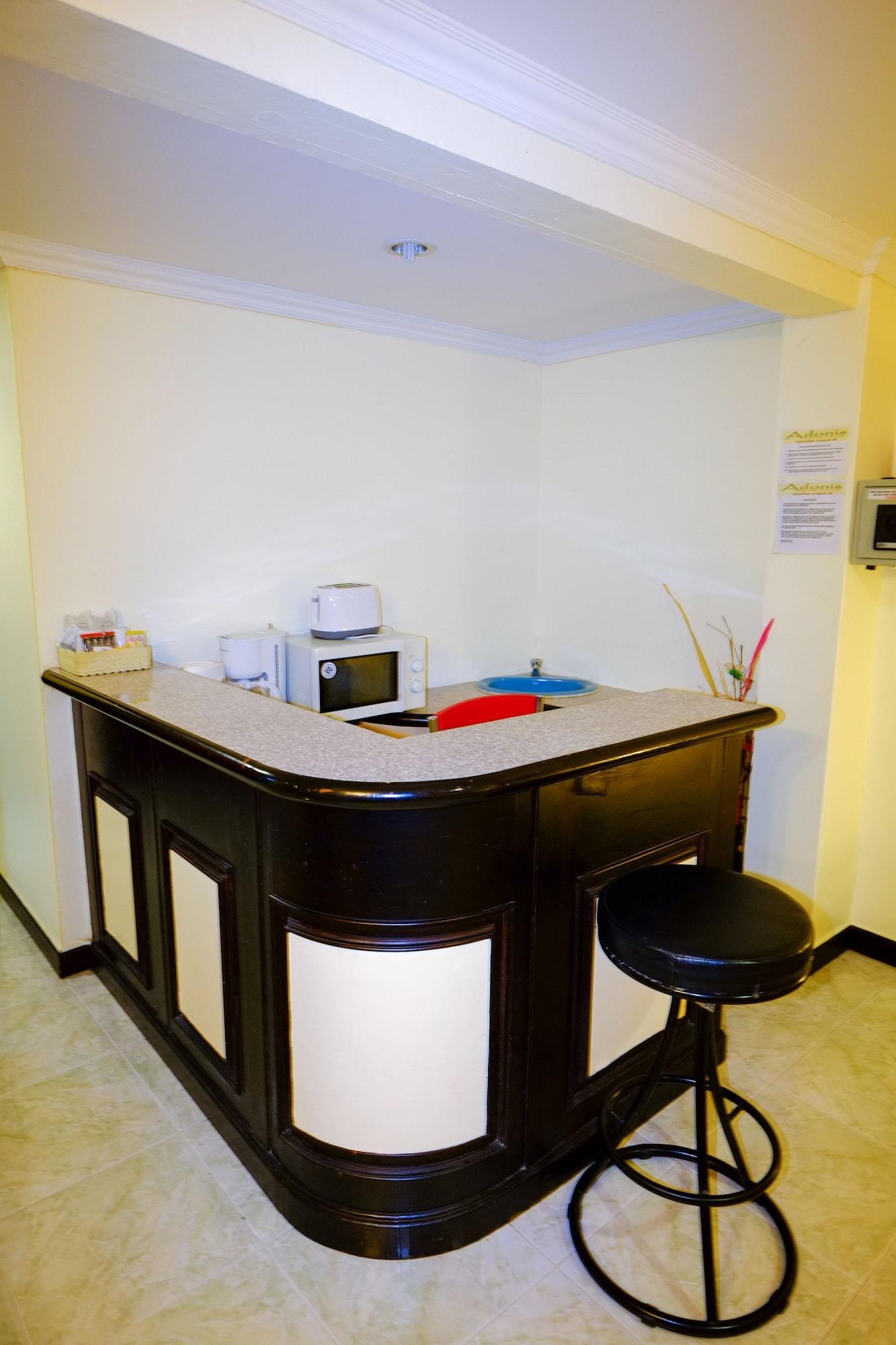 Adonis Guest House Patong Eksteriør billede