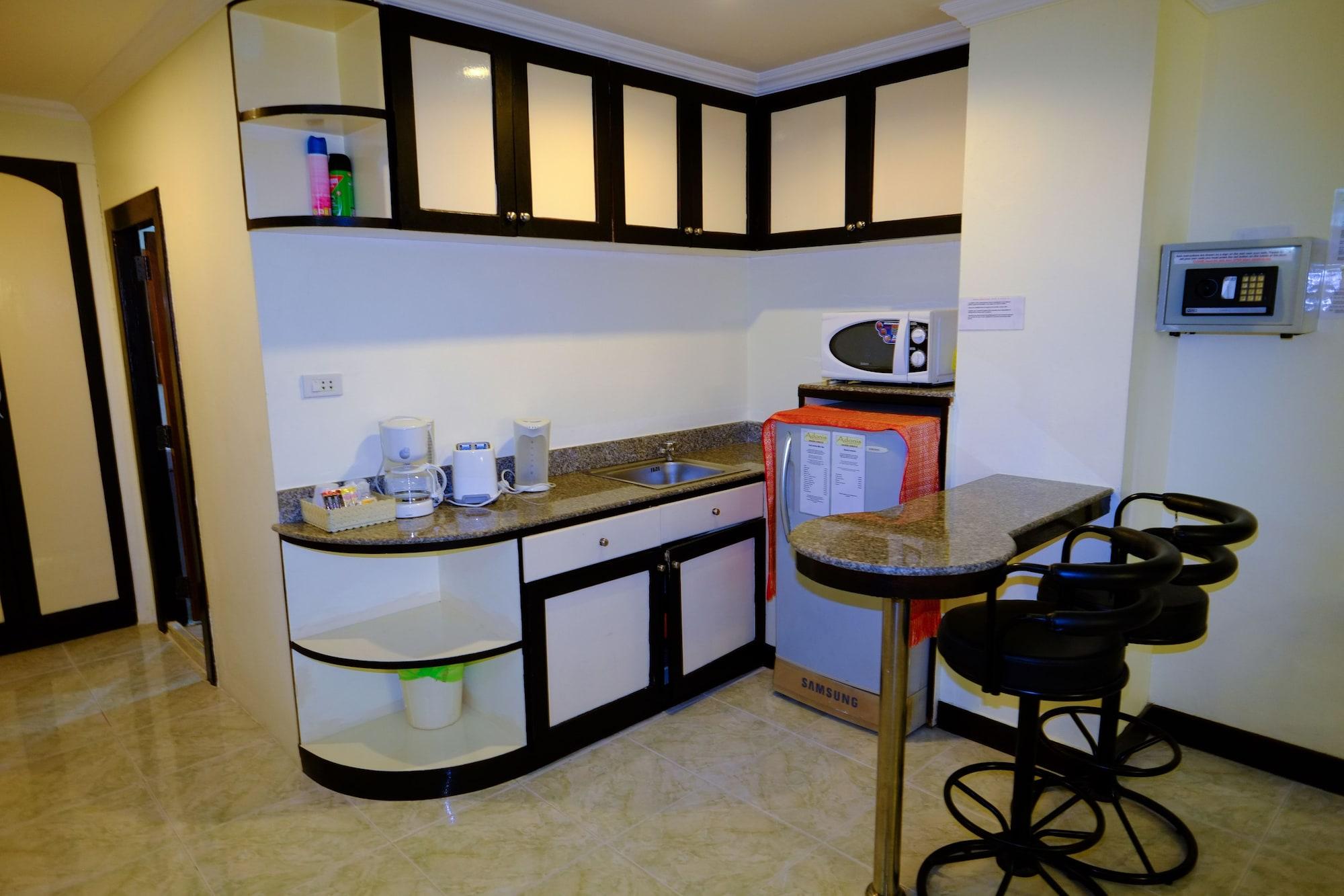 Adonis Guest House Patong Eksteriør billede