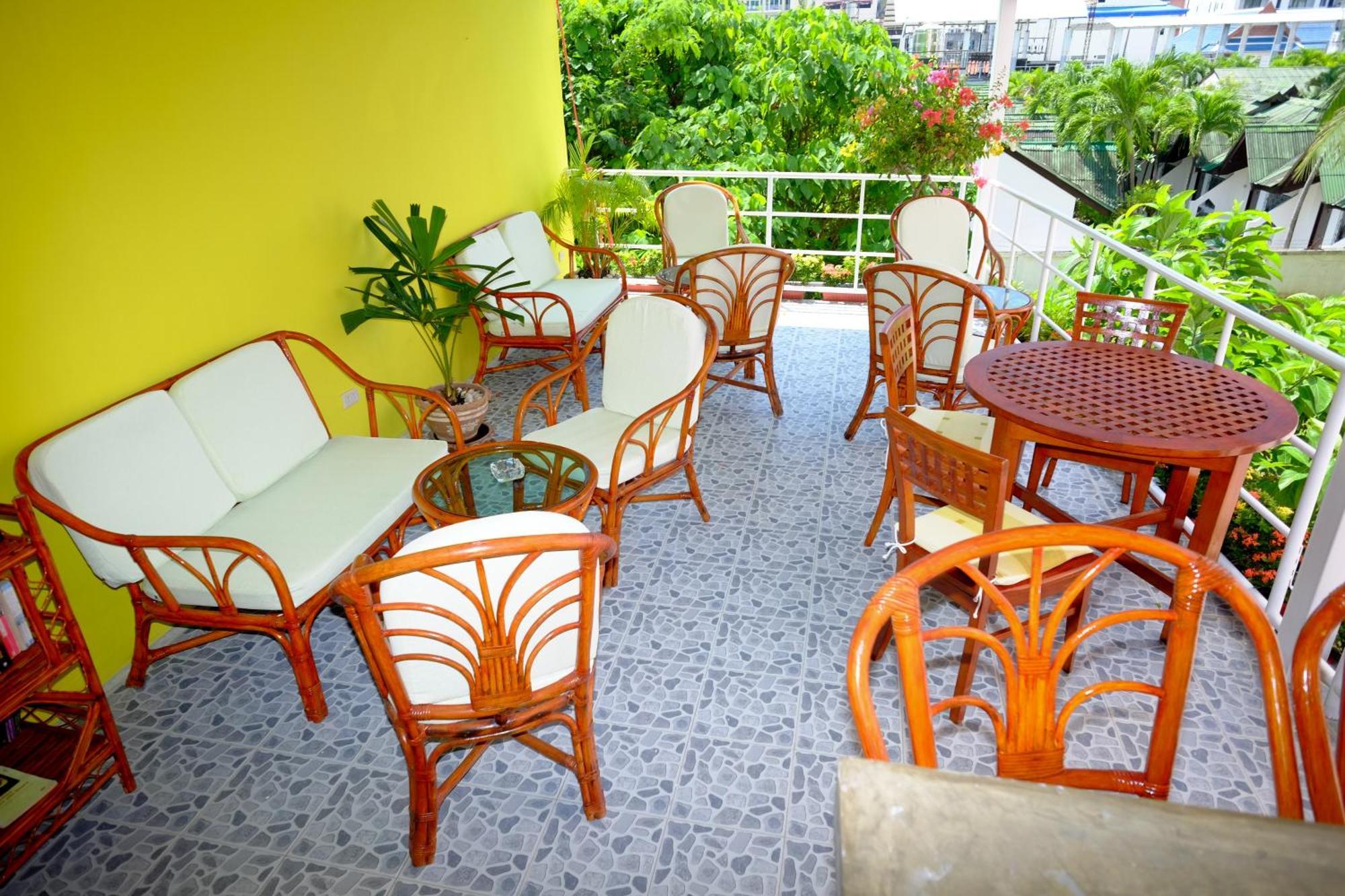 Adonis Guest House Patong Eksteriør billede