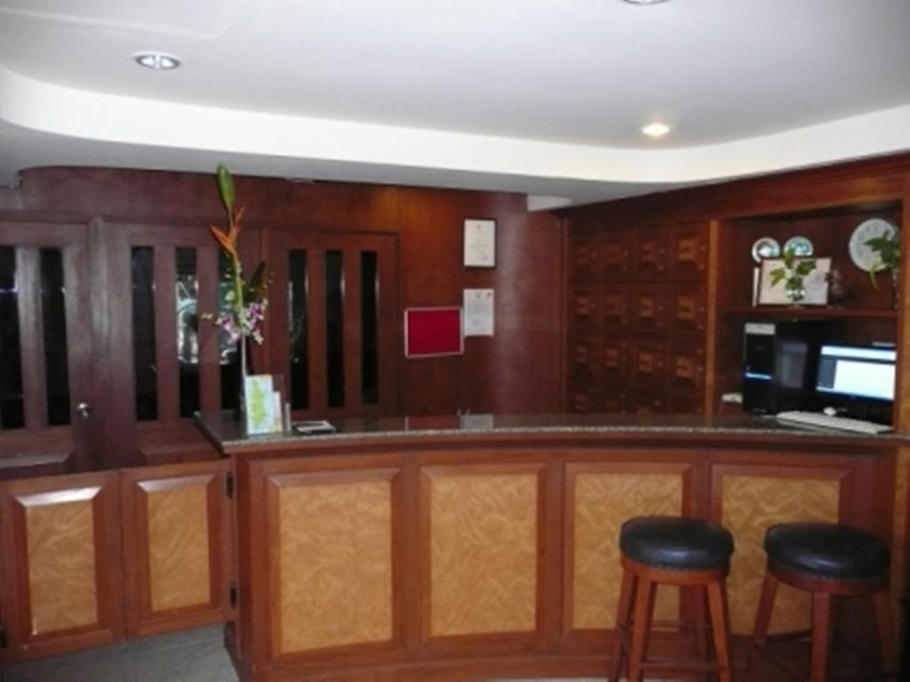 Adonis Guest House Patong Eksteriør billede